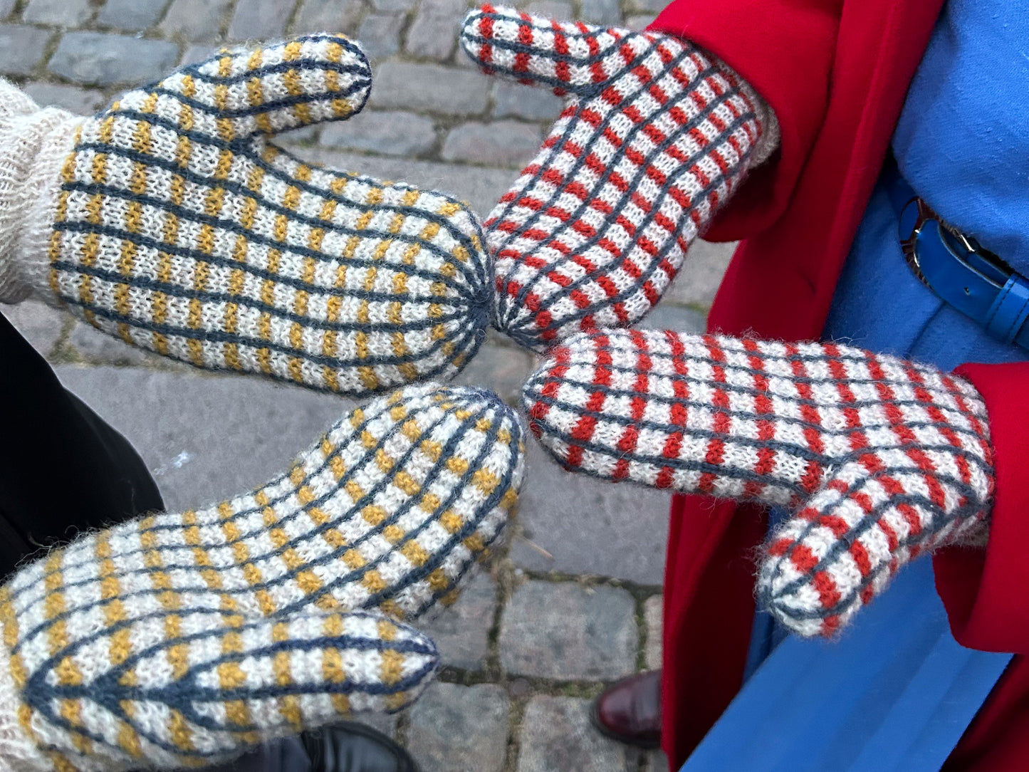 Khione Mittens – English