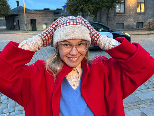 Khione Hat – English