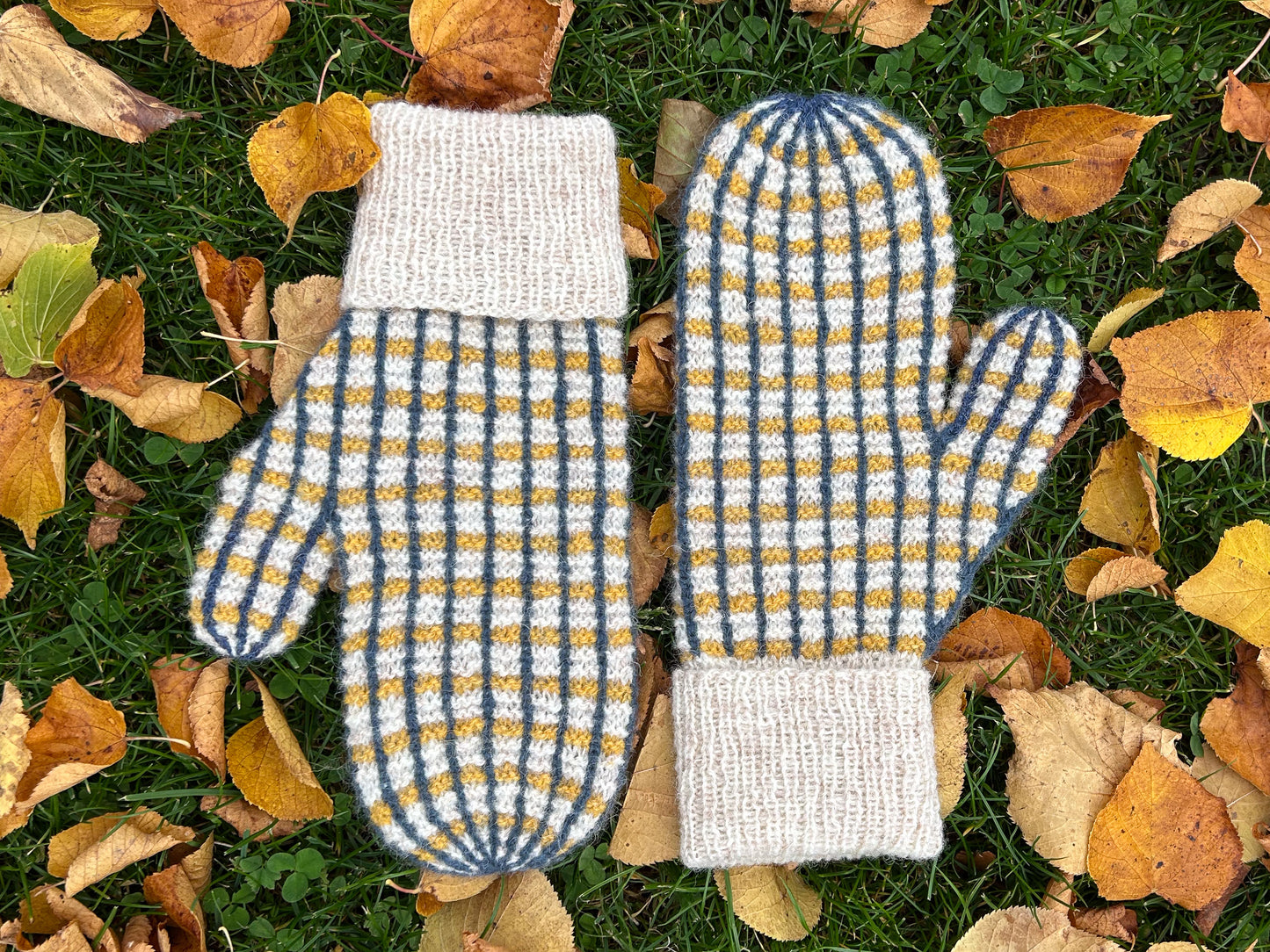 Khione Mittens – English