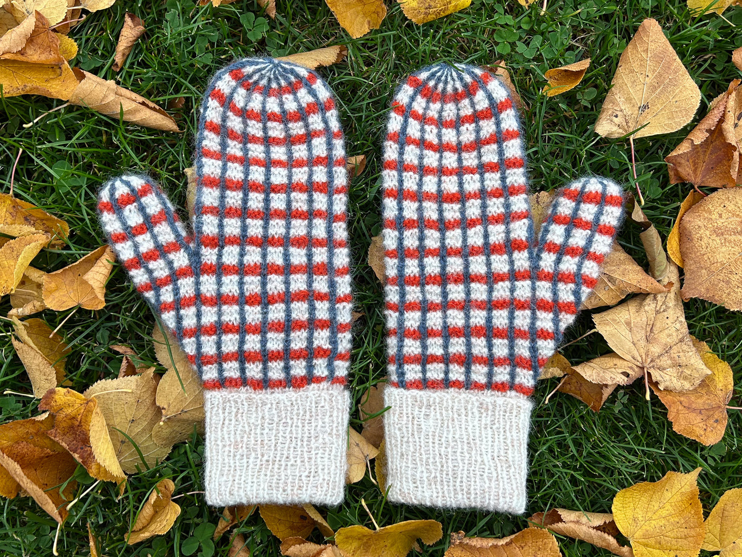 Khione Mittens – English
